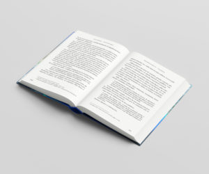 Vista del libro En lo Invisible abierto por la mitad